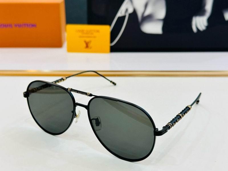 LV Sunglasses 555